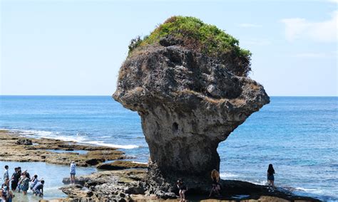 花瓶言|【小琉球玩水】花瓶岩｜小琉球代表景點！不能錯過的打卡戲水景 